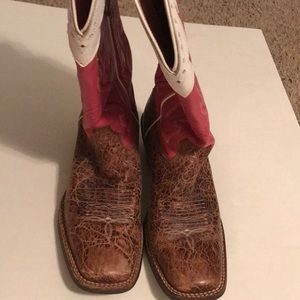 Ariat Boots..rubber soles in PERFECT condition!!